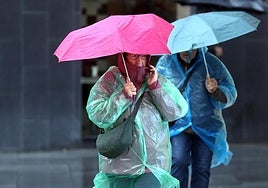 La Aemet avanza las zonas de España en las que va a llover este fin de semana: avisos amarillos y bajada de las temperaturas