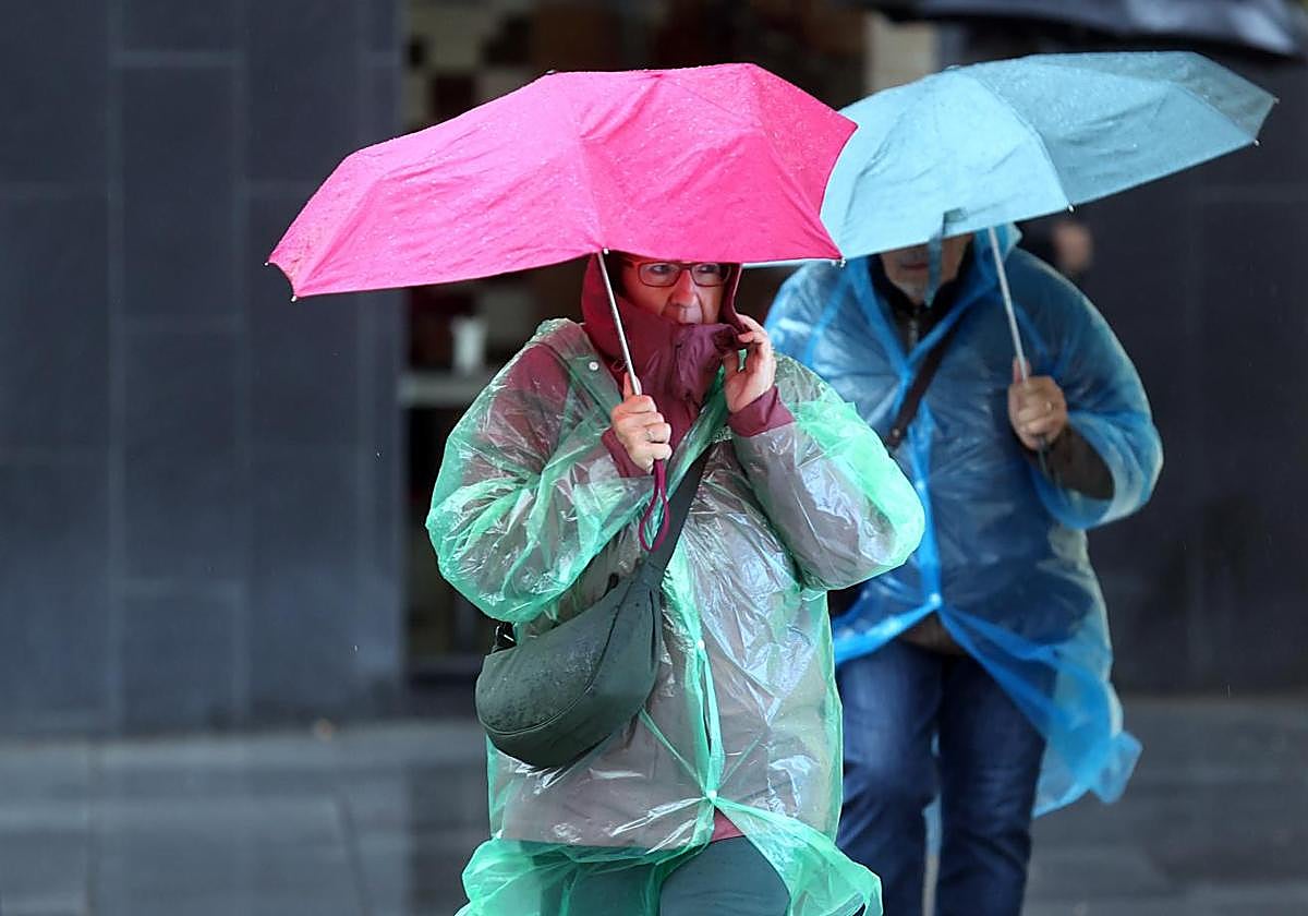 La Aemet avanza las zonas de España en las que va a llover este fin de semana: avisos amarillos y bajada de las temperaturas