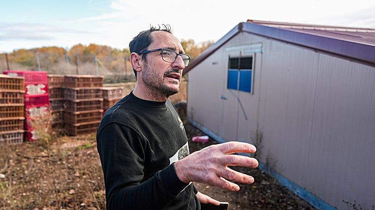 José Maria, avicultor castelhano e leonino, teme que a consequência mais imediata seja o “stress” para os animais.