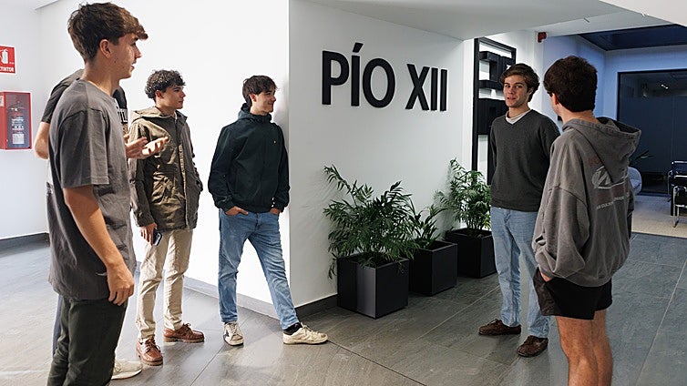 La última bala de Íñigo Errejón lleva a la extinción a los colegios mayores femeninos y masculinos