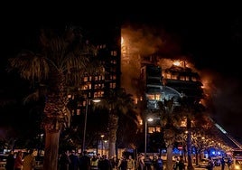 Catorce edificios tienen la fachada inflamable como la de Campanar y el hospital de Cartagena