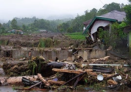 Al menos 43 muertos por las inundaciones y deslizamientos de tierra en Indonesia