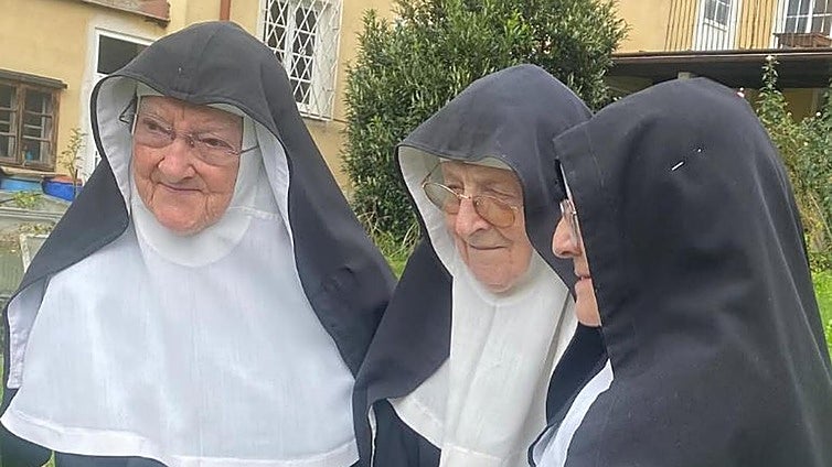 Triunfo de las monjas que se fugaron del geriátrico para regresar a su convento en los Alpes: podrán quedarse en su antigua casa