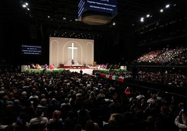 El Papa celebra una misa ante 4.000 personas en Estambul, y multiplica por cuatro los asistentes que atrajeron Francisco y Benedicto