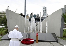 El Papa reza  en el epicentro de la explosión de Beirut para pedir cuentas a los responsables