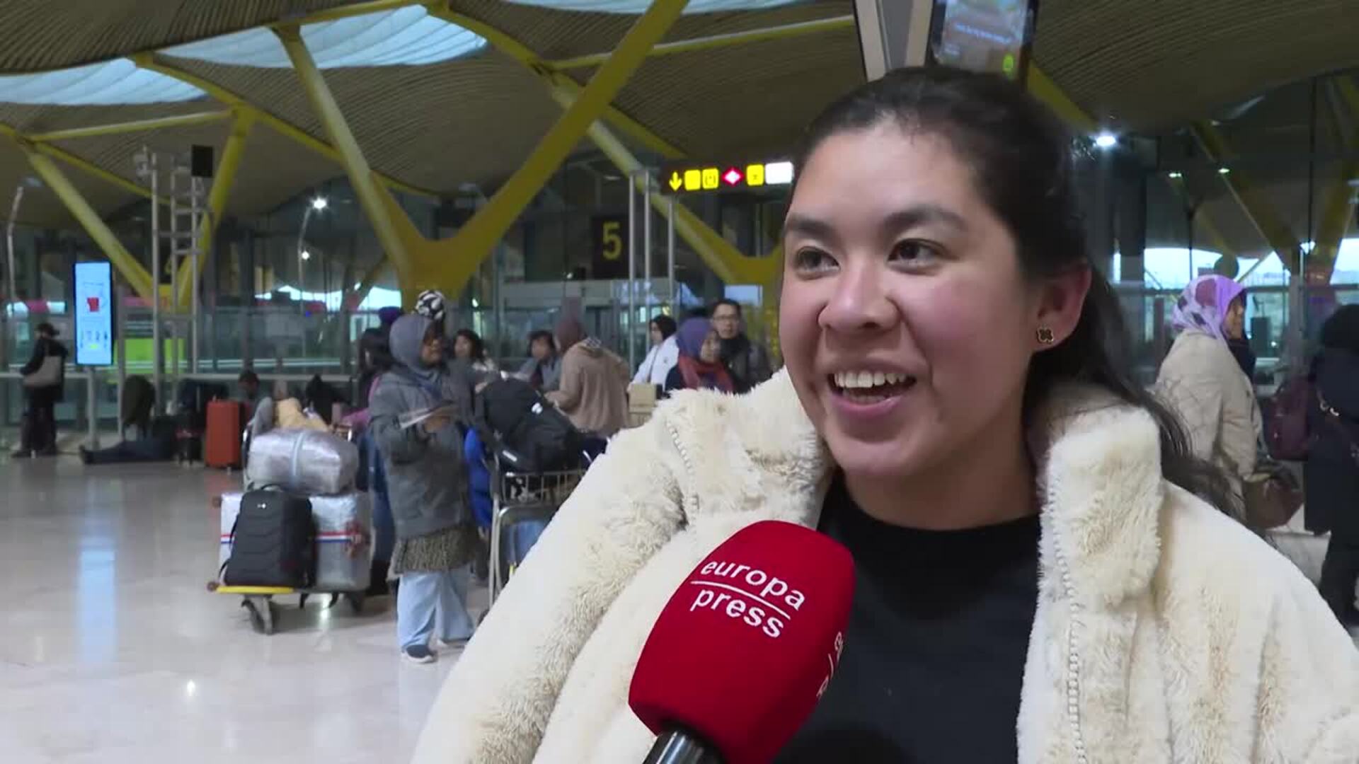 Viajeros inician la &#039;operación salida&#039; por el puente de diciembre: &quot;A disfrutar&quot;