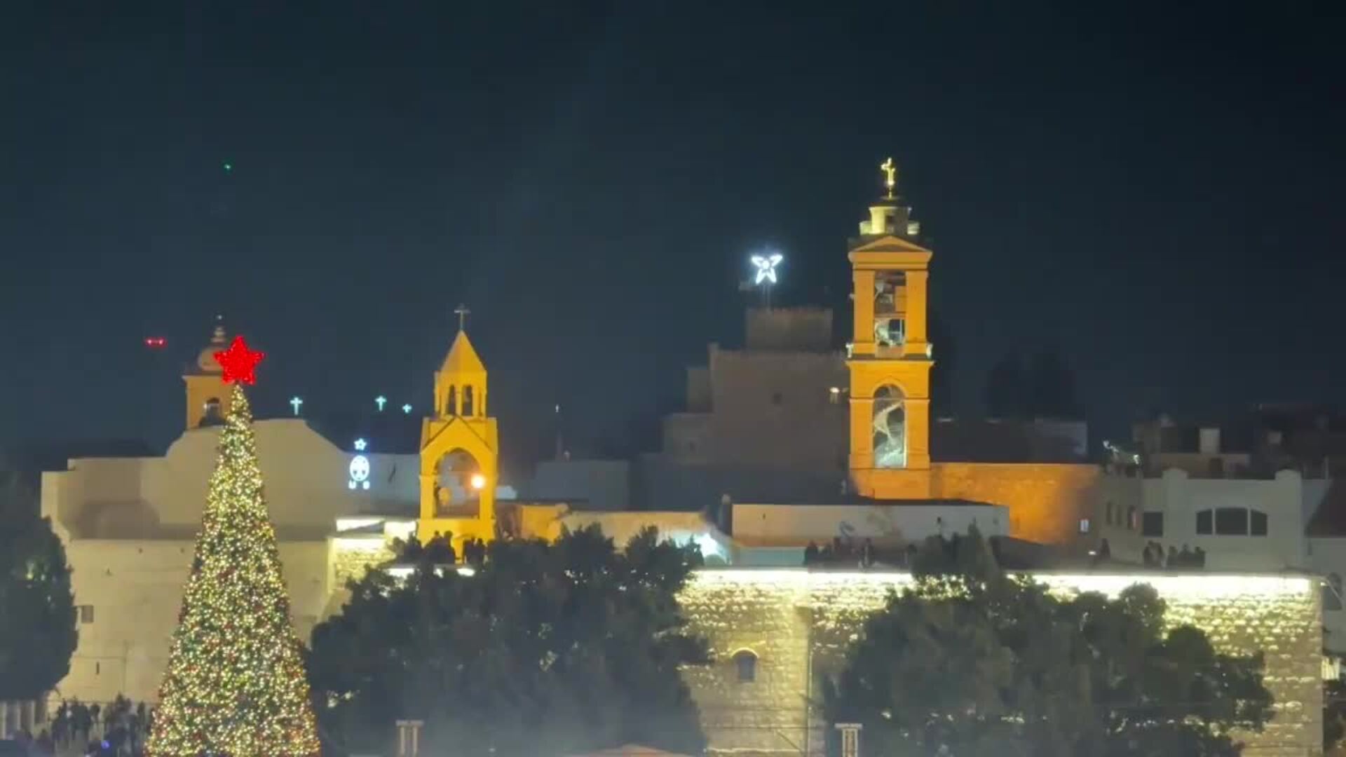 Fiesta en Belén con la encendida del árbol navideño, pero con el recuerdo de Gaza