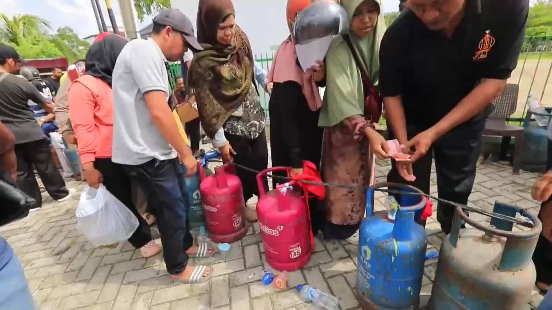 Las inundaciones en Indonesia interrumpen el suministro de gas en Banda Aceh