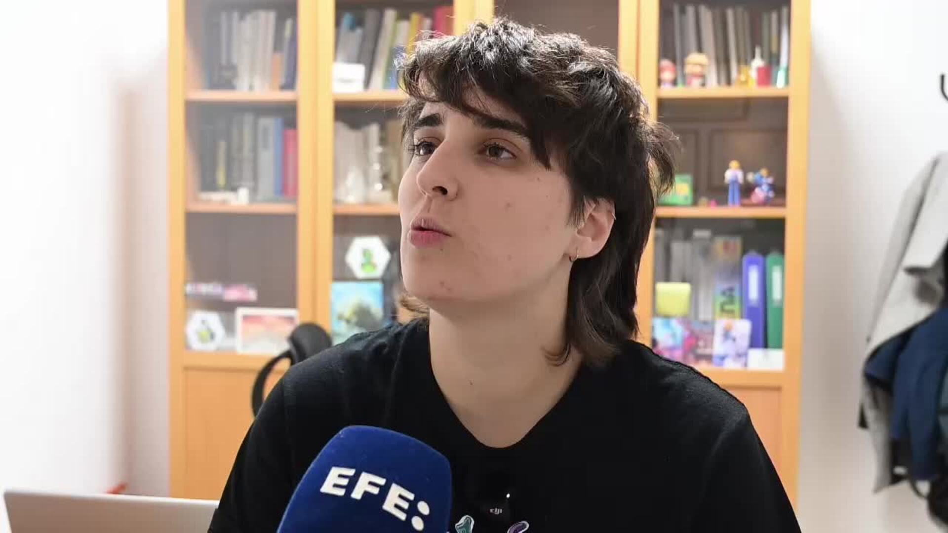 El &quot;kintsugi&quot;, arte japonés para reparar piezas de cerámica rotas, ayuda a menores en situación vulnerable