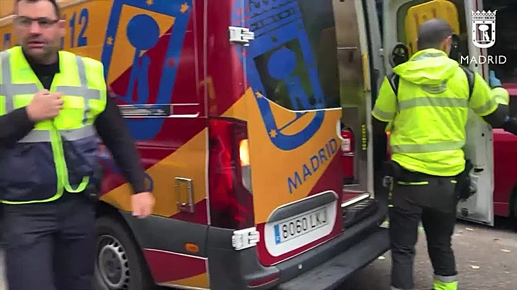 Muere una mujer tras precipitarse desde un décimo piso con sus dos hijos de 3 años