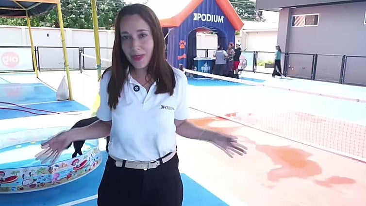 El 'Perrotón navideño' incentiva la adopción de mascotas adultas y enfermas en Bolivia