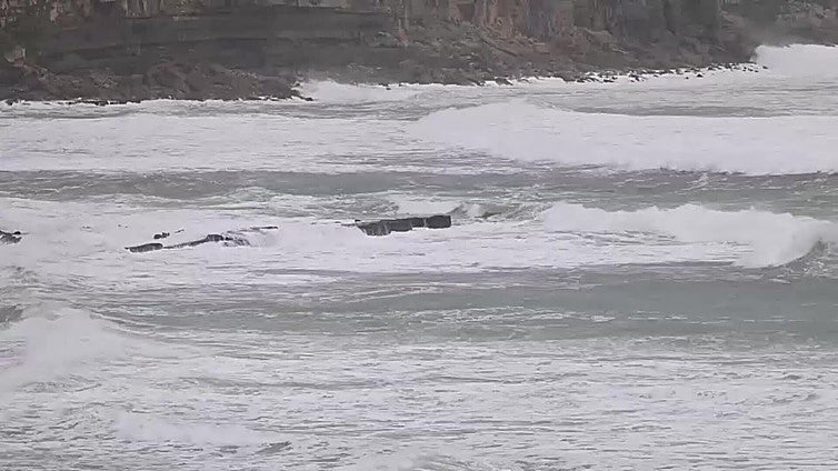 Temporal marítimo en la localidad cántabra de Suances