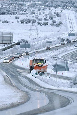 Temporal de lluvia, frío y nieve en Castilla y León, Andalucía y resto de España, en directo hoy: carreteras cortadas y última hora de la borrasca Kristin