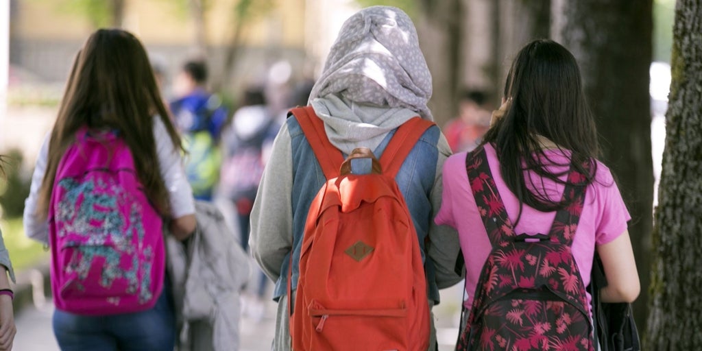 El Estado se refugia en la Justicia para decidir sobre el velo islámico en las aulas