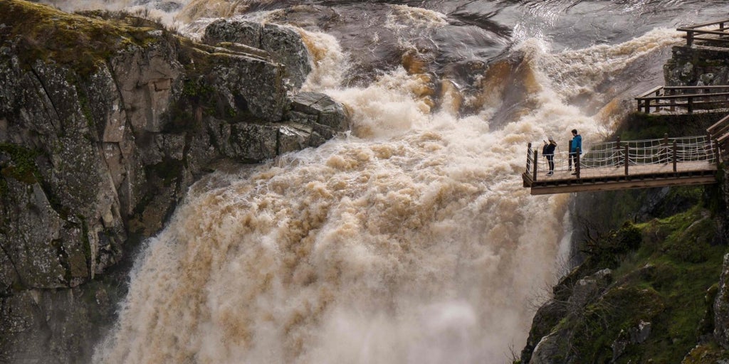 Más de 4.000 evacuados, 150 carreteras cortadas y riesgo de desbordamientos: el temporal continúa