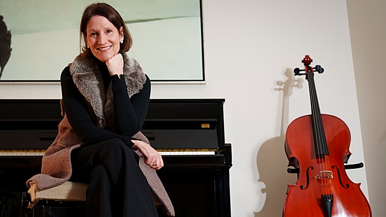 Catherine L'Ecuyer posando en su domicilio