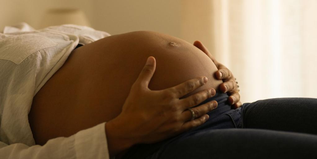 Francia enviará mensajes a los jóvenes de 29 años para animarles a tener hijos y promover la congelación de óvulos