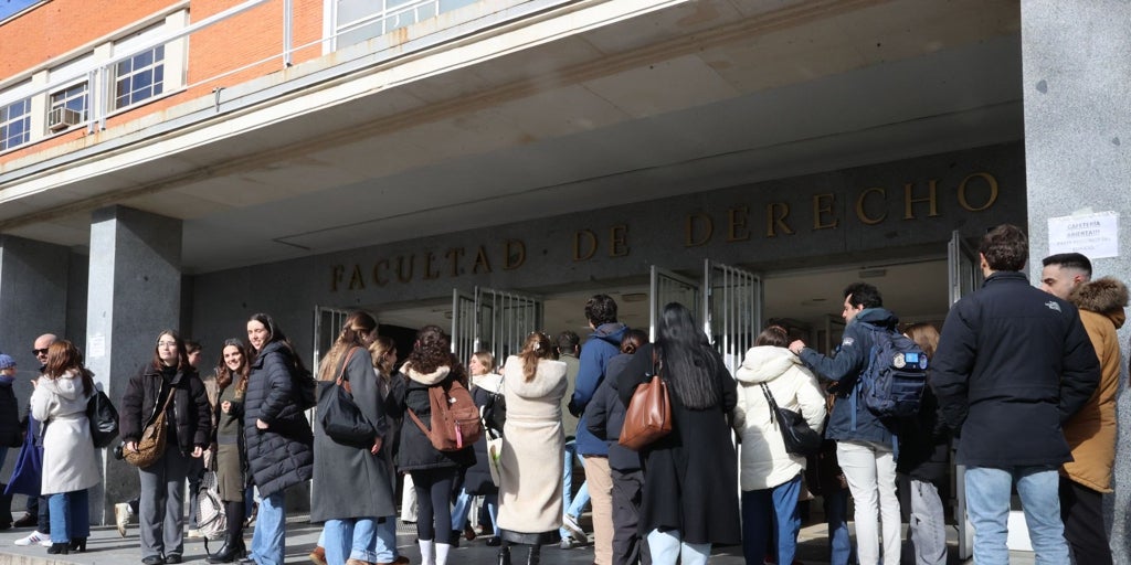 Los MIR exigen formalmente a Sanidad una auditoría y depurar responsabilidades tras el caos del examen