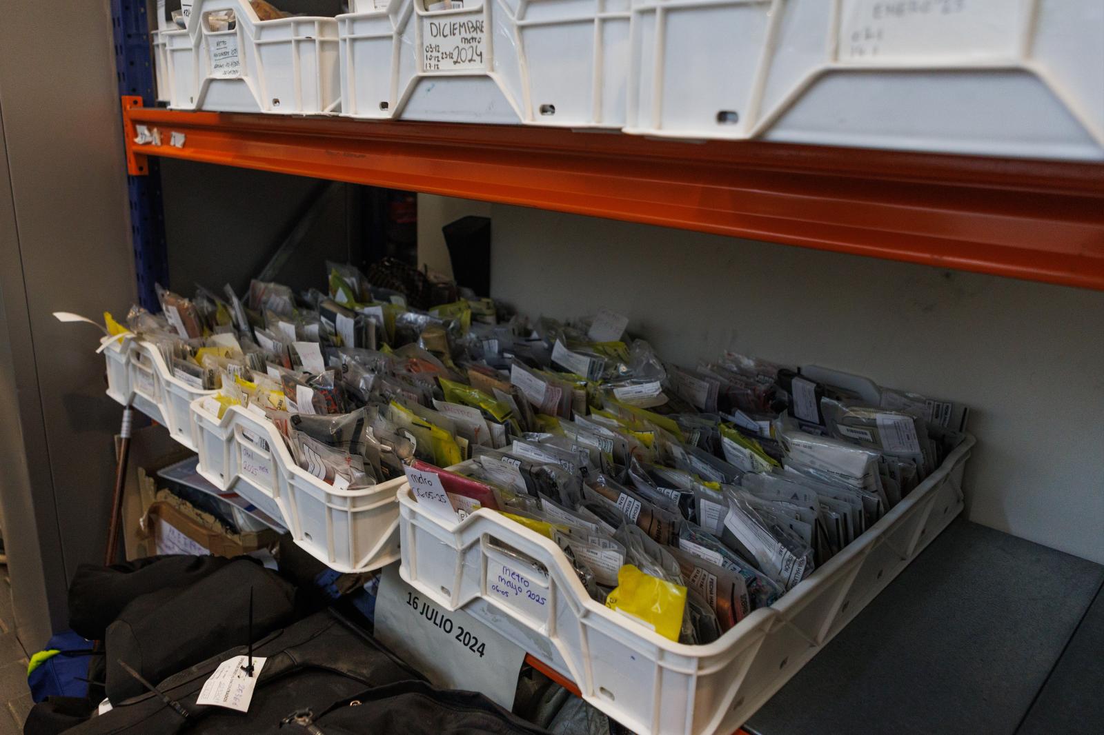 Imagen secundaria 2 - El almacén donde se guardan los objetos perdidos