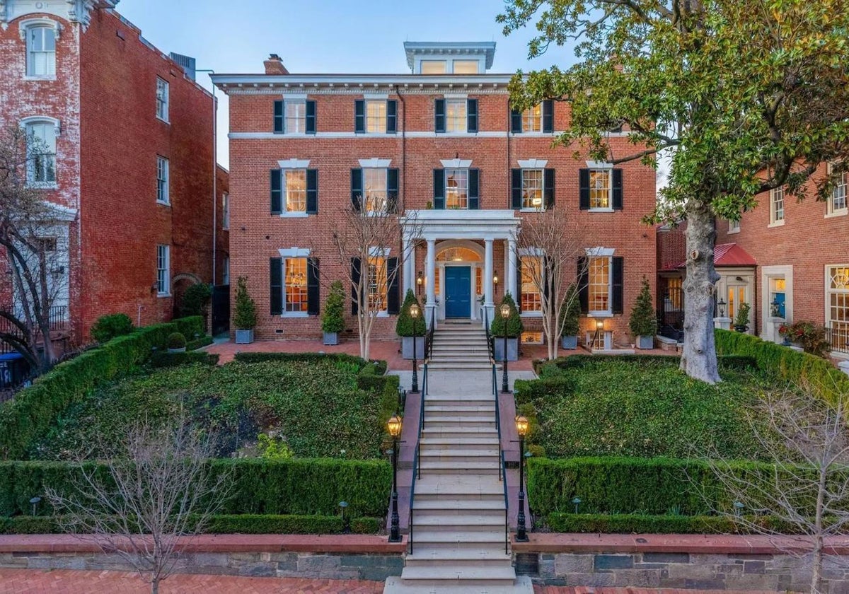 A la venta la mansión del siglo XVIII en la que vivió Jackie Kennedy en Georgetown, Washington.