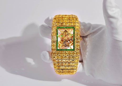 Imagen secundaria 1 - Con un precio de 20 millones de dólares, el nuevo reloj-joya cuenta 425 diamantes amarillos de talla Asscher acompañados de 76 tsavoritas de talla esmeralda y 57 diamantes amarillos de talla baguette.