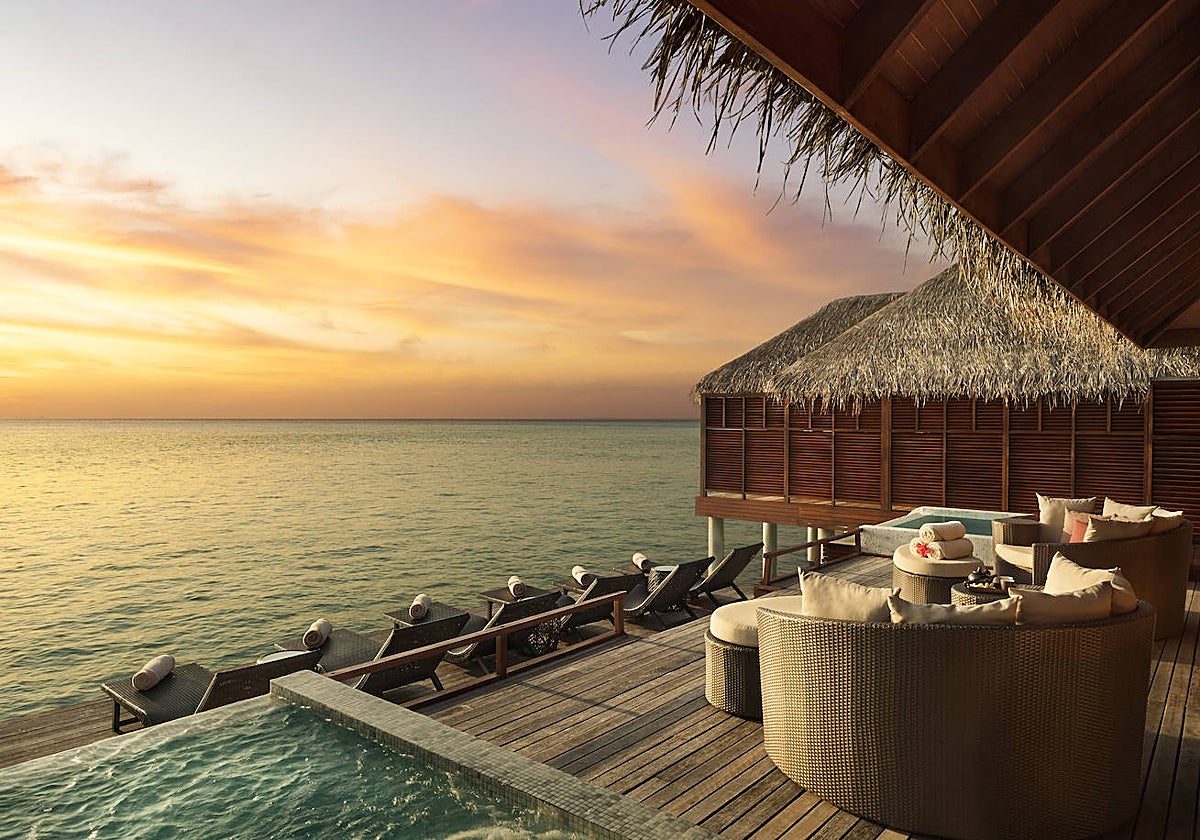 Destinos de lujo para disfrutar de la Semana Santa, como Anantara Dhigu Maldives Resort.