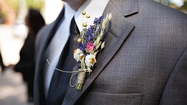 Todos los detalles importan en el estilismo del novio