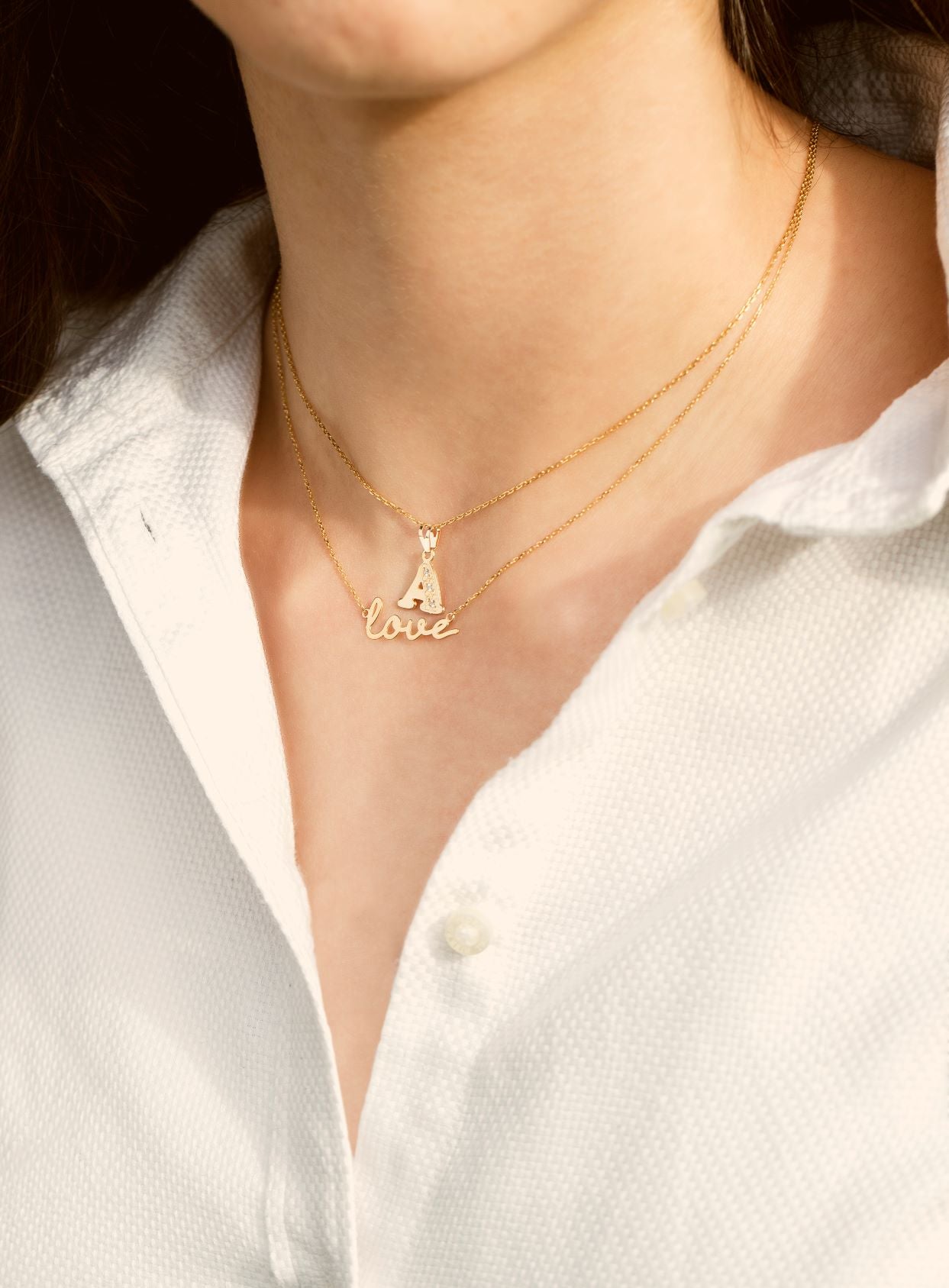 Joyas sostenibles de la colección Re Love de Cash Converters (diversos precios).  Una colección de 7 piezas hechas a partir de oro fundido de 18 kilates y circonitas. Cuatro anillos, tres colgantes y dos cadenas para los que se han fundido otras piezas de joyería que los consumidores han revendido para sacarse un dinero extra y darles una segunda vida.