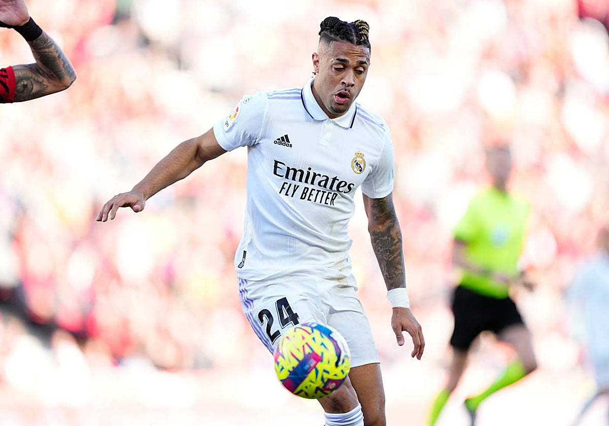 Mariano Díaz ha viajado a Estados Unidos para realizarse un tatuaje sin dolor, con anestesia general, algo que en España aún no es posible.