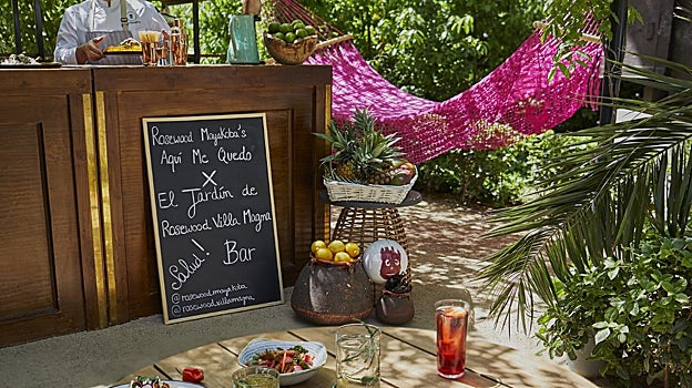 En plena Castellana, el Rosewood tiene terraza al estilo chiringuito y con comida mexicana
