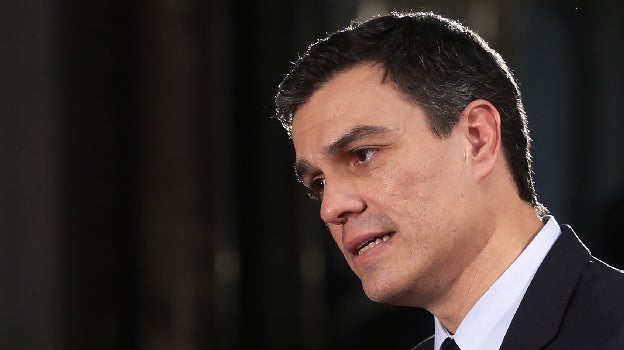 Imagen antes - Los tratamientos estéticos de Pedro Sánchez para mejorar las cicatrices del acné y rejuvenecer su rostro