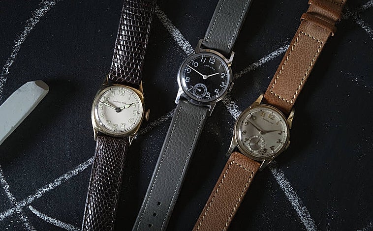 Imagen principal - El protagonista de la película, Cillian Murphy llevó un Cushion B, un Endicott y un Lexington. El general Leslie Groves (interpretado por Mat Damon) lució un Piping Rock, y Kitty Oppenheimer, interpretada por Emily Blunt, luce un Lady Hamilton A-2 de oro de 14 quilates.