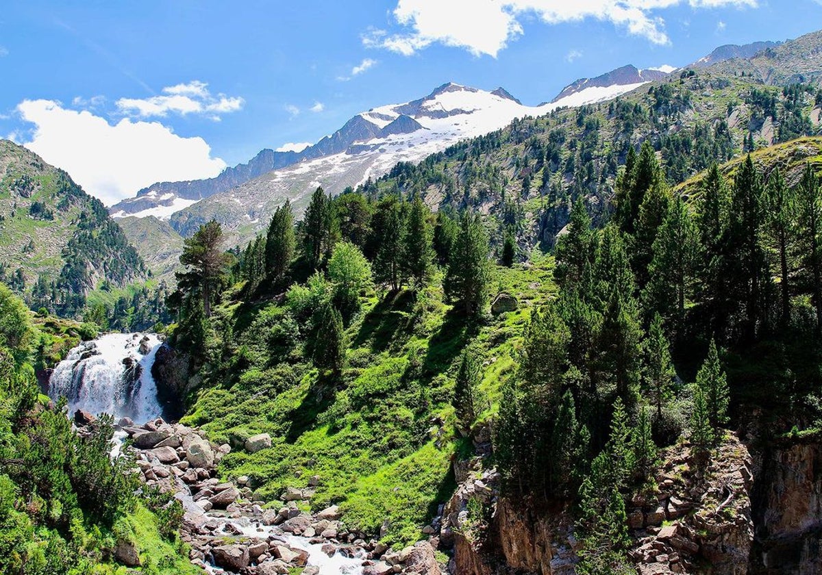 La provincia de Huesca ofrece un sinfín de actividades y propuestas para disfrutar de una escapada este verano.