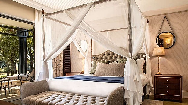 El hotel es de estilo colonial y ofrece cinco categorías de habitaciones y suite, entre 441 y 1.469 euros por noche.