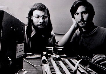 A subasta un cheque firmado por Steve Jobs y Wozniak que ya supera los 55.000 euros