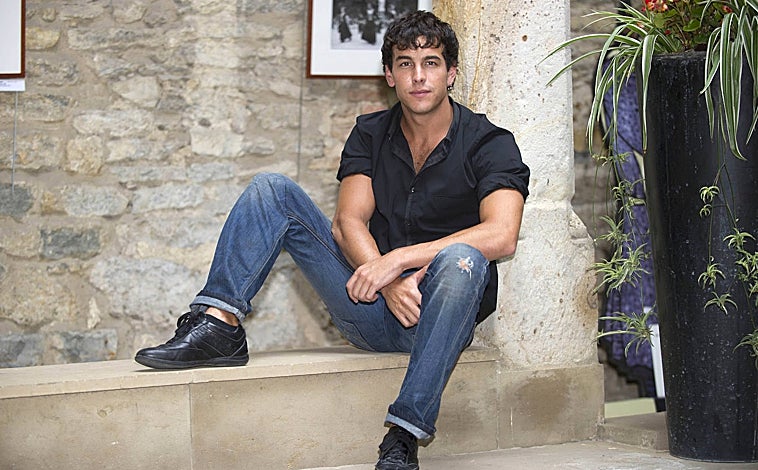 Imagen principal - Mario Casas, informal y 'malote'.