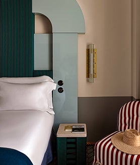 Imagen secundaria 2 - El hotel cuenta con setenta y dos habitaciones 