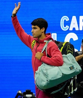 Imagen secundaria 2 - La llamativa equipación de Carlos Alcaraz en el US Open 2023