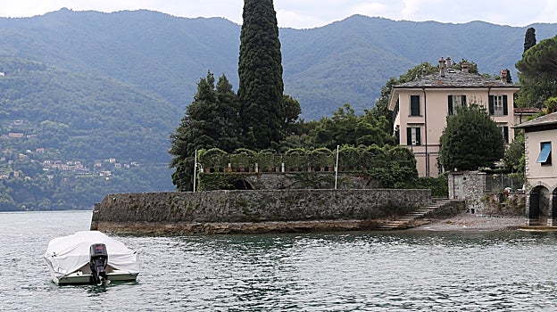 La propiedad dispone de embarcadero privado para mayor privacidad