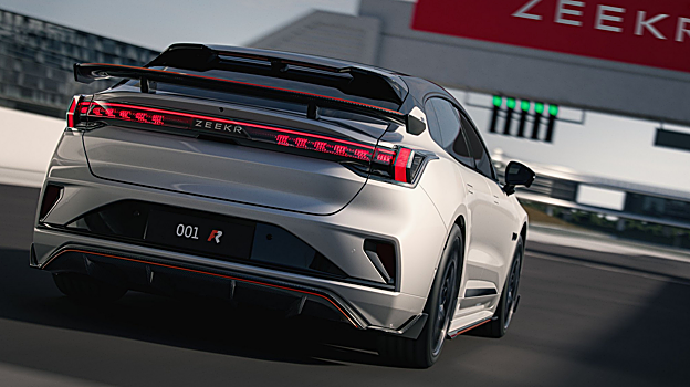 El FR es la versión más potente de la berlina Zeekr 001