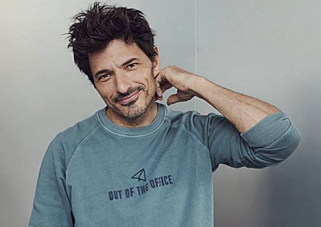 Imagen secundaria 1 - Andrés Velencoso en algunas de las imágenes de campaña de OOTO