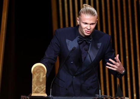 Imagen secundaria 1 - Balón de Oro 2023: De Messi a Beckham o Mbappé, los hombres más elegantes de la noche