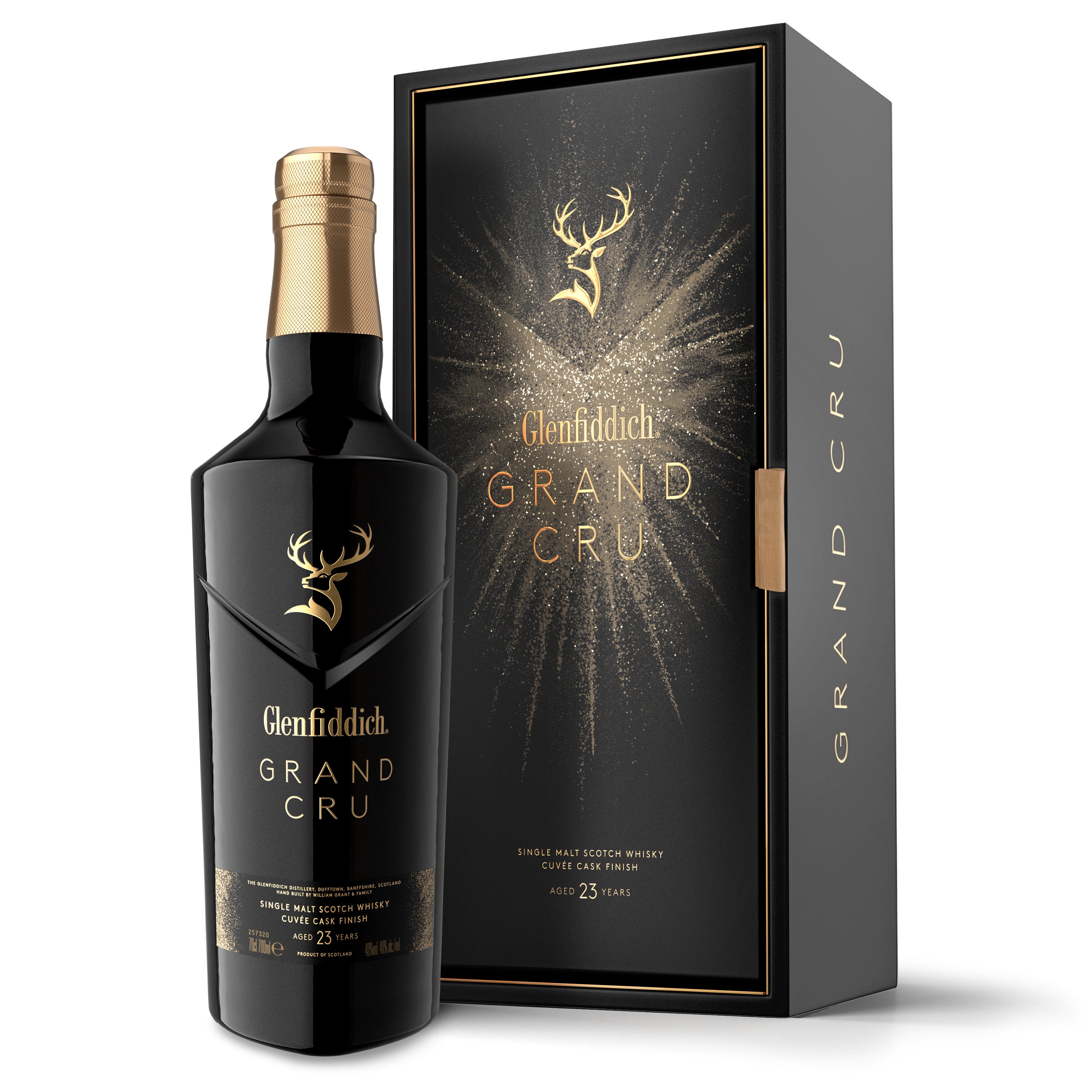 El whisky Glenfiddich Grand Cru 23 proporciona una nueva experiencia de beber, fusionando las mejores cualidades de Escocia y Francia con sus finos y elegantes sabores. Madurado durante 23 años y finalizando su proceso de añejamiento durante 6 meses en barricas de cuveé, las mismas con las que se fabrican los famosos vinos espumosos de origen francés, convierten a este whisky en único y extraordinario. Gracias a este proceso de elaboración, se consigue un sabor delicioso, intenso y suntuoso. PVPR: 290€