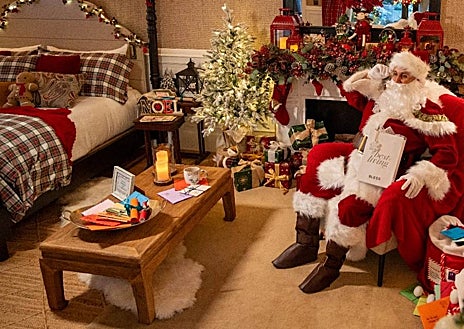 Imagen secundaria 1 - El hotel Bless, del barrio de Salamanca, ofrece cena a la carta y una decoración navideña destacada.