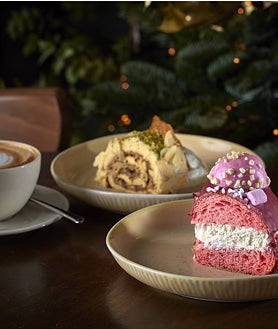 Imagen secundaria 2 - Los Roscones de Reyes son un imprescidible para probar o llevar si se pasa por Thompson Madrid estos días