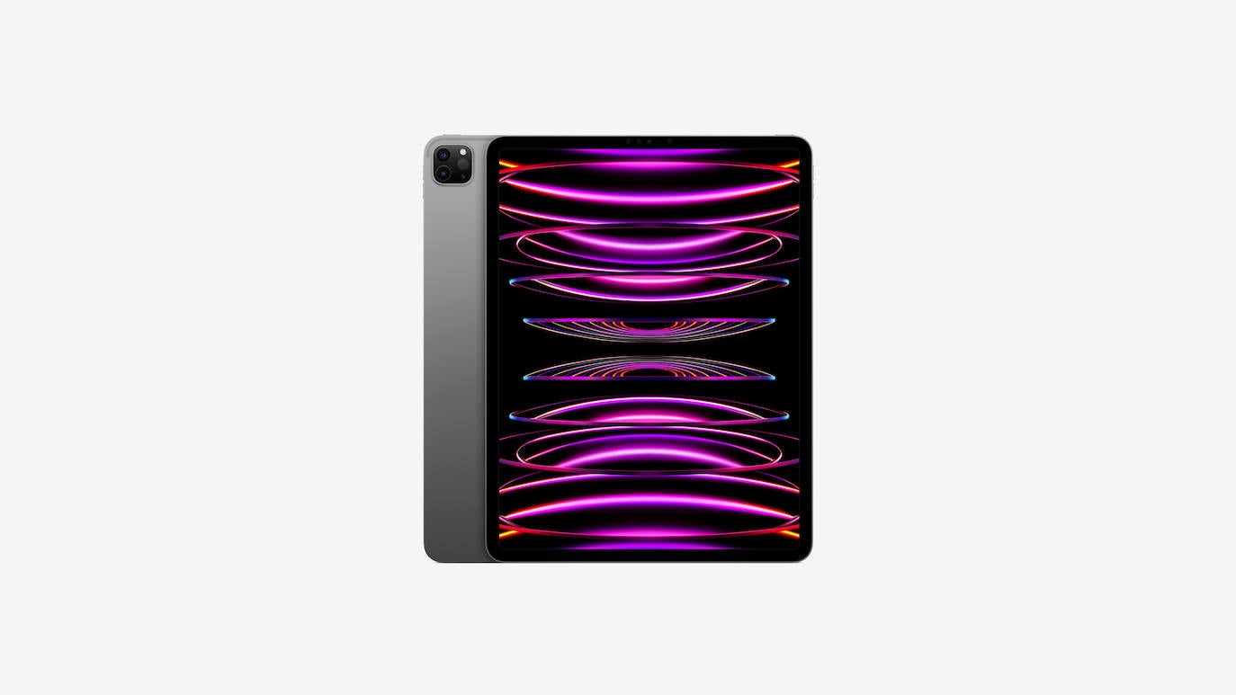 Para aquellos que viven conectados, el nuevo iPad Pro se convierte en el mejor aliado. Gracias al chip M2, esta tablet ofrece un rendimiento y unas tecnologías fuera de serie, como el puntero flotante del Apple Pencil, la grabación de vídeo ProRes, una conexión 5G ultrarrápida y compatibilidad con el Apple Pencil (USB-C) y el Apple Pencil (2.a generación), a lo que hay que sumar las potentes prestaciones de iPadOS 17. Una herramienta de lujo que cualquier amante de la tecnología sabrá valorar y que facilitará sin duda su día a día. Está disponible en versiones de 11 y 12,9 pulgadas con precios que parten de los 1.049,70€ y 1.449,70€ respectivamente y en colores gris espacial y plata.