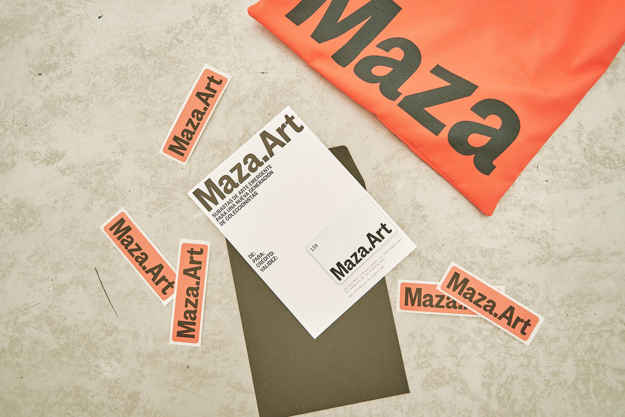 La casa de subastas Maza.Art ha supuesto un concepto rompedor en España y para estas fechas propone su –Maza Card– una tarjeta cuyo objetivo es regalar de una forma original, arte contemporáneo de calidad y además, la experiencia única de participar en sus próximas subastas. La Maza Card se puede recargar con el importe que desees y su destinatario podrá usar ese crédito para abonar las obras adquiridas en cualquiera de las subastas Maza. El regalo perfecto para los amantes del arte y la cultura.