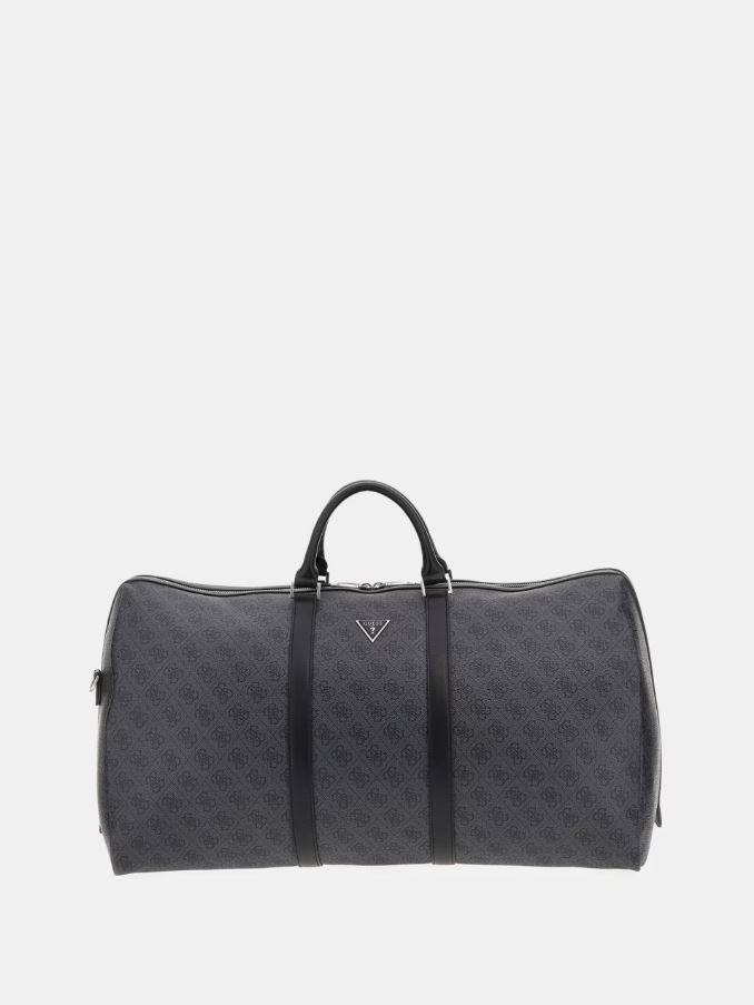 Esta bolsa de fin de semana de Guess es ideal para una escapada romántica. Con un tamaño perfecto, está realizada en piel sintética repelente al agua y cuenta con cierre con cremallera. Precio: 190 euros