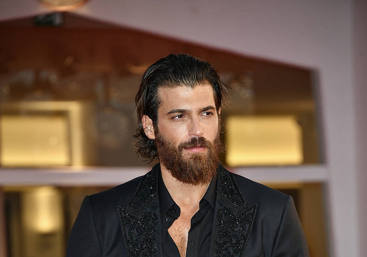 Can Yaman sorprende a sus seguidores con un nuevo cambio físico.