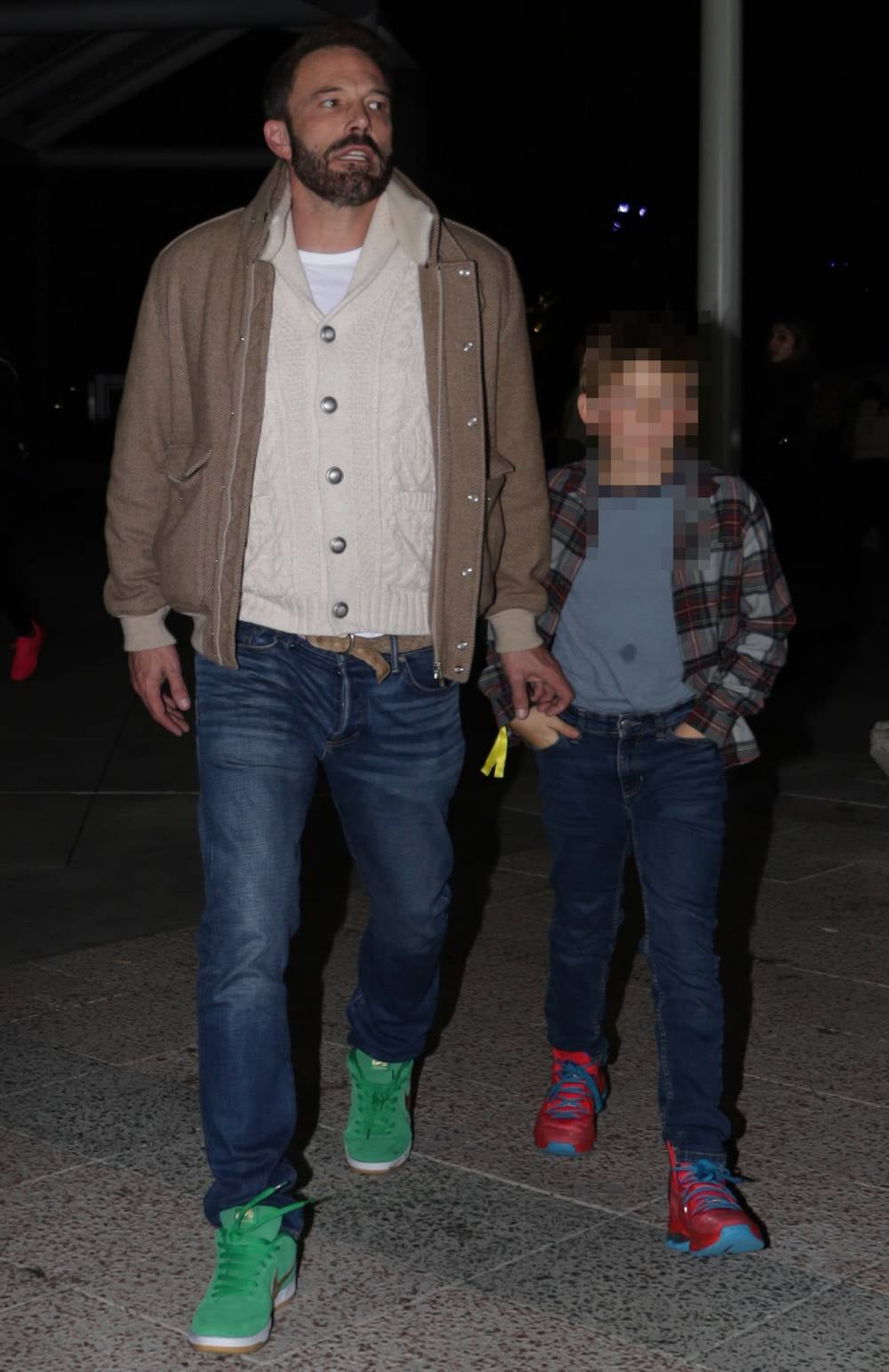 Otras Nike que figuran en el repertorio de Ben Affleck son estas SB Dunk Low en color verde, un modelo de edición especial por el día de San Patricio.